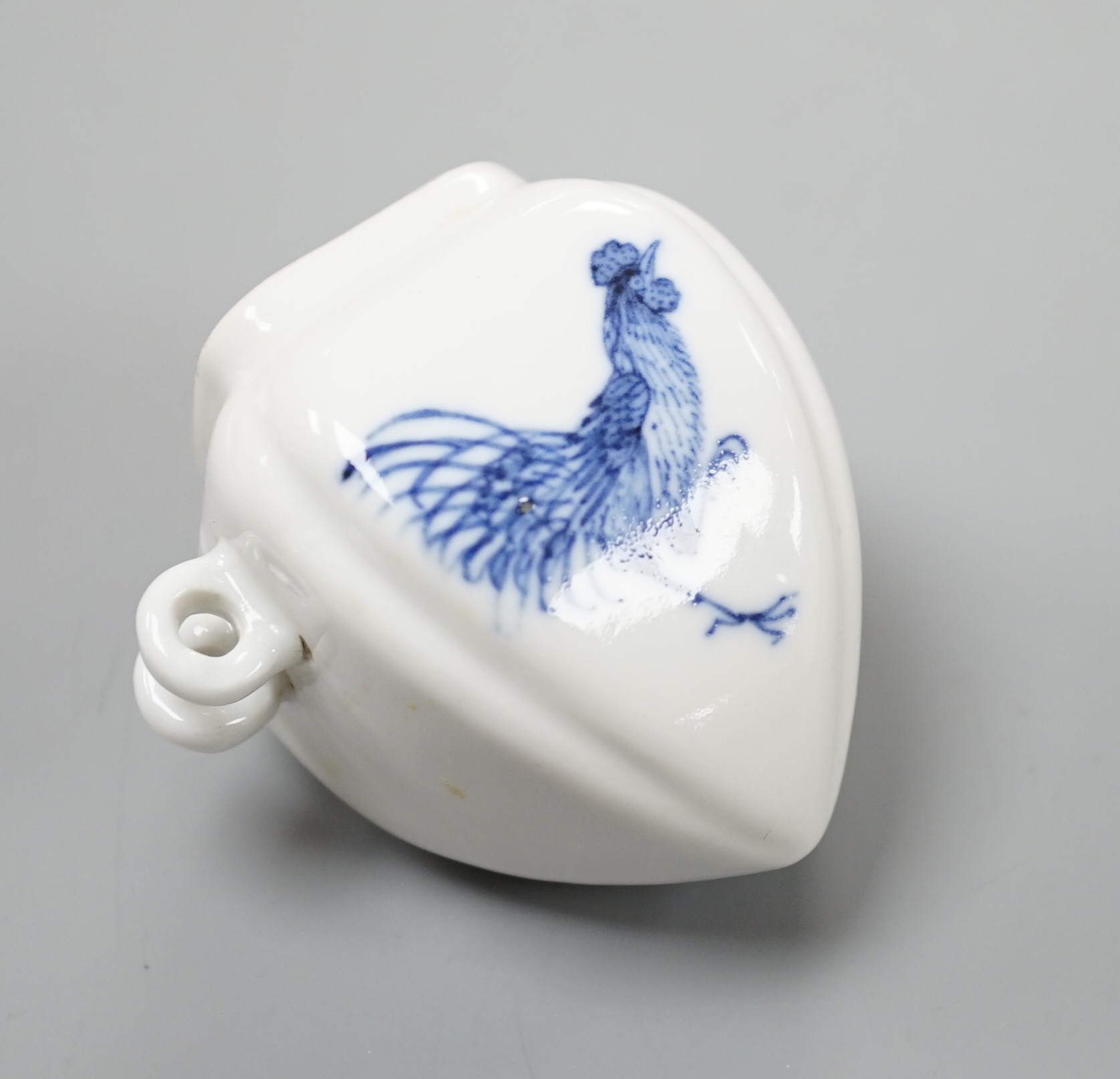A Chinese blue and white bird feeder, Kangxi mark, 6cms high.